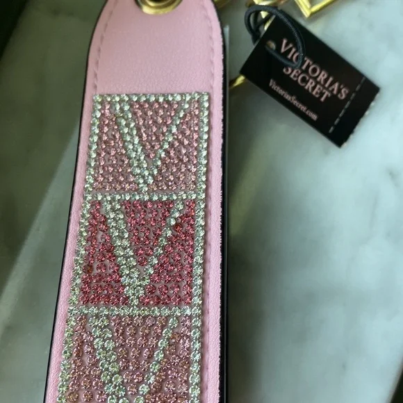 Victoria secret sparkles keychain - Picture 3 of 5